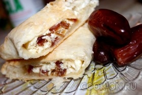 Слойки с творогом и финиками