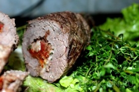 Рулет из говядины с сыром моцарелла