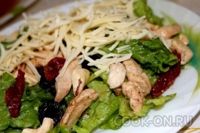 Салат с куриным филе и орехами кешью Радужный